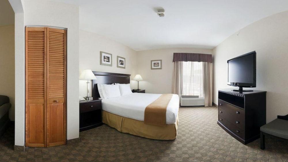 Holiday Inn Express & Suites Carneys Point - Pennsville By Ihg Экстерьер фото