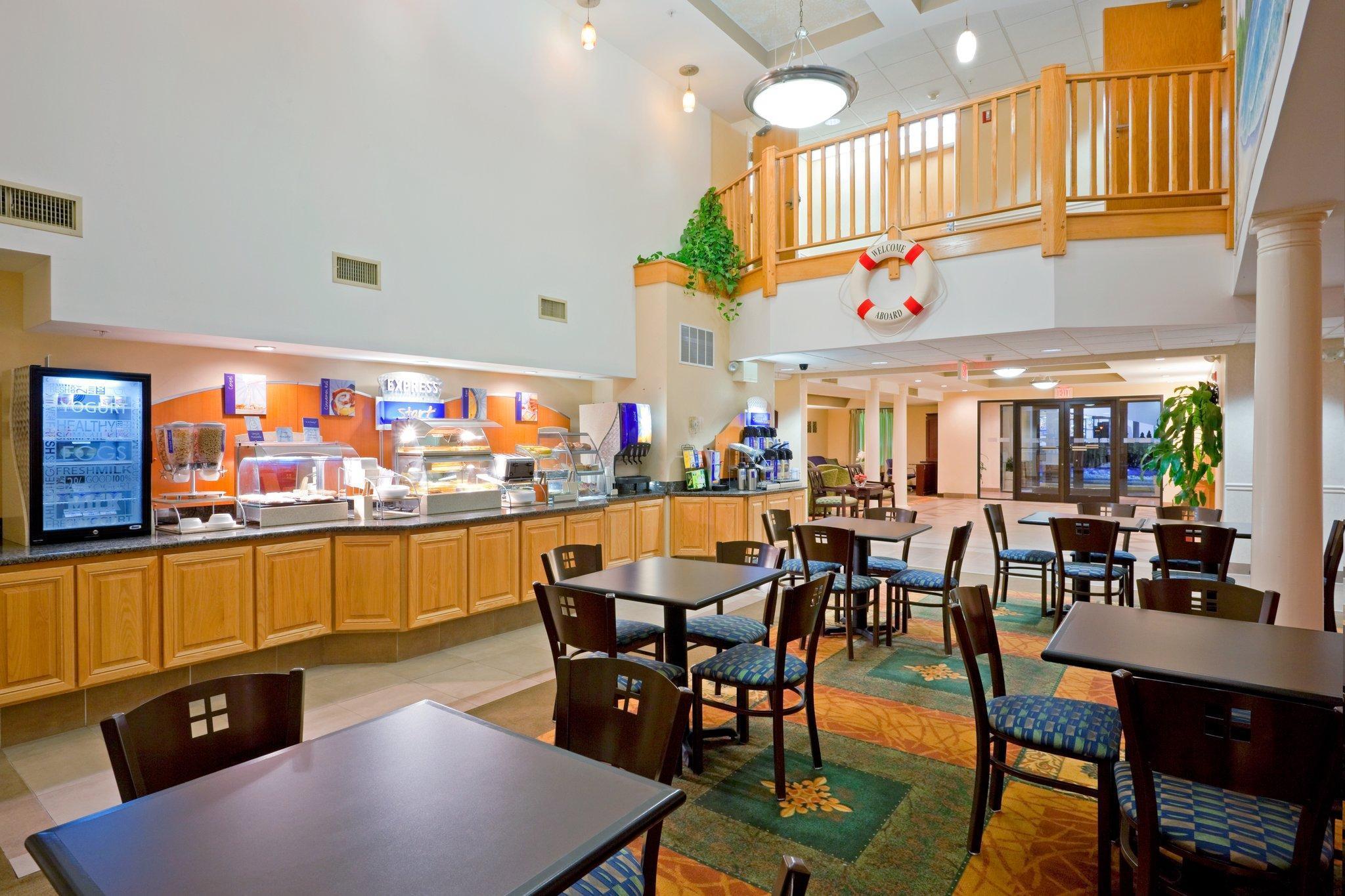 Holiday Inn Express & Suites Carneys Point - Pennsville By Ihg Экстерьер фото