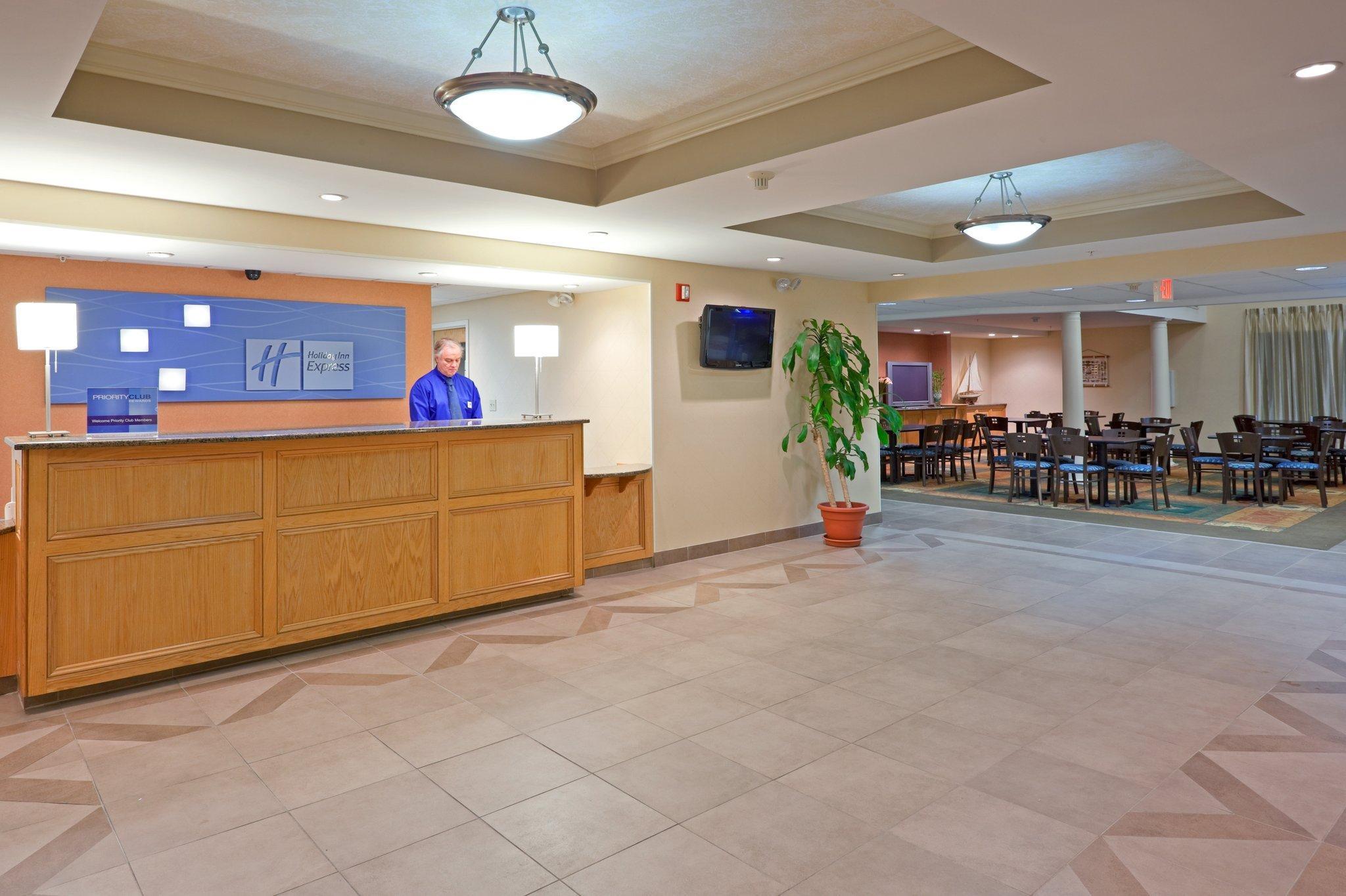 Holiday Inn Express & Suites Carneys Point - Pennsville By Ihg Экстерьер фото
