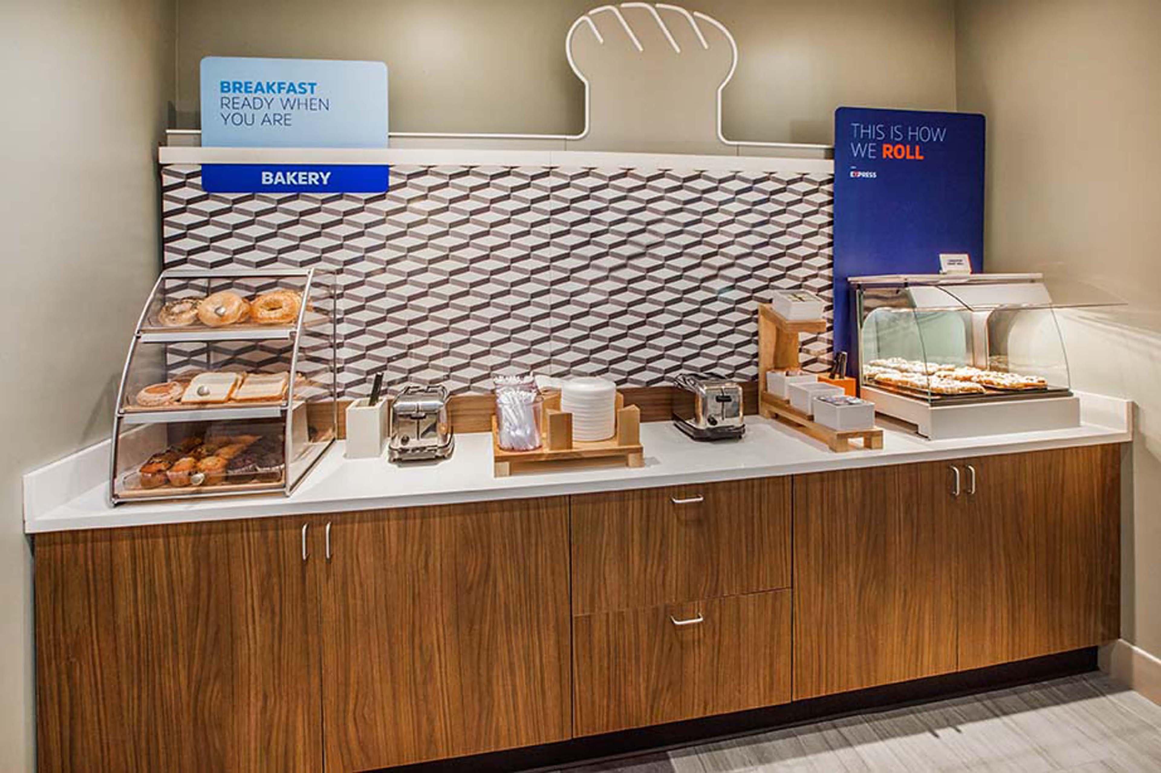 Holiday Inn Express & Suites Carneys Point - Pennsville By Ihg Экстерьер фото