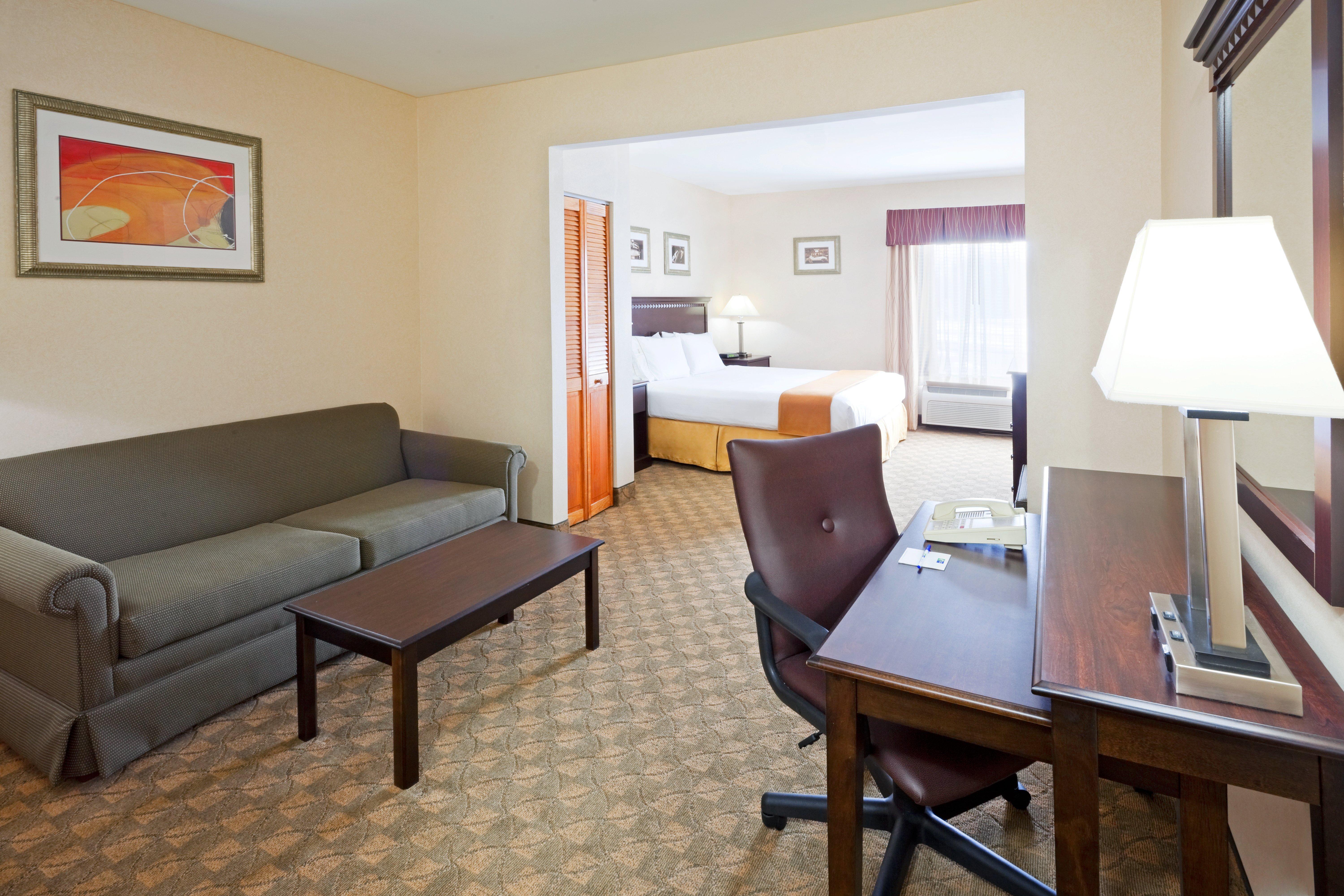 Holiday Inn Express & Suites Carneys Point - Pennsville By Ihg Экстерьер фото