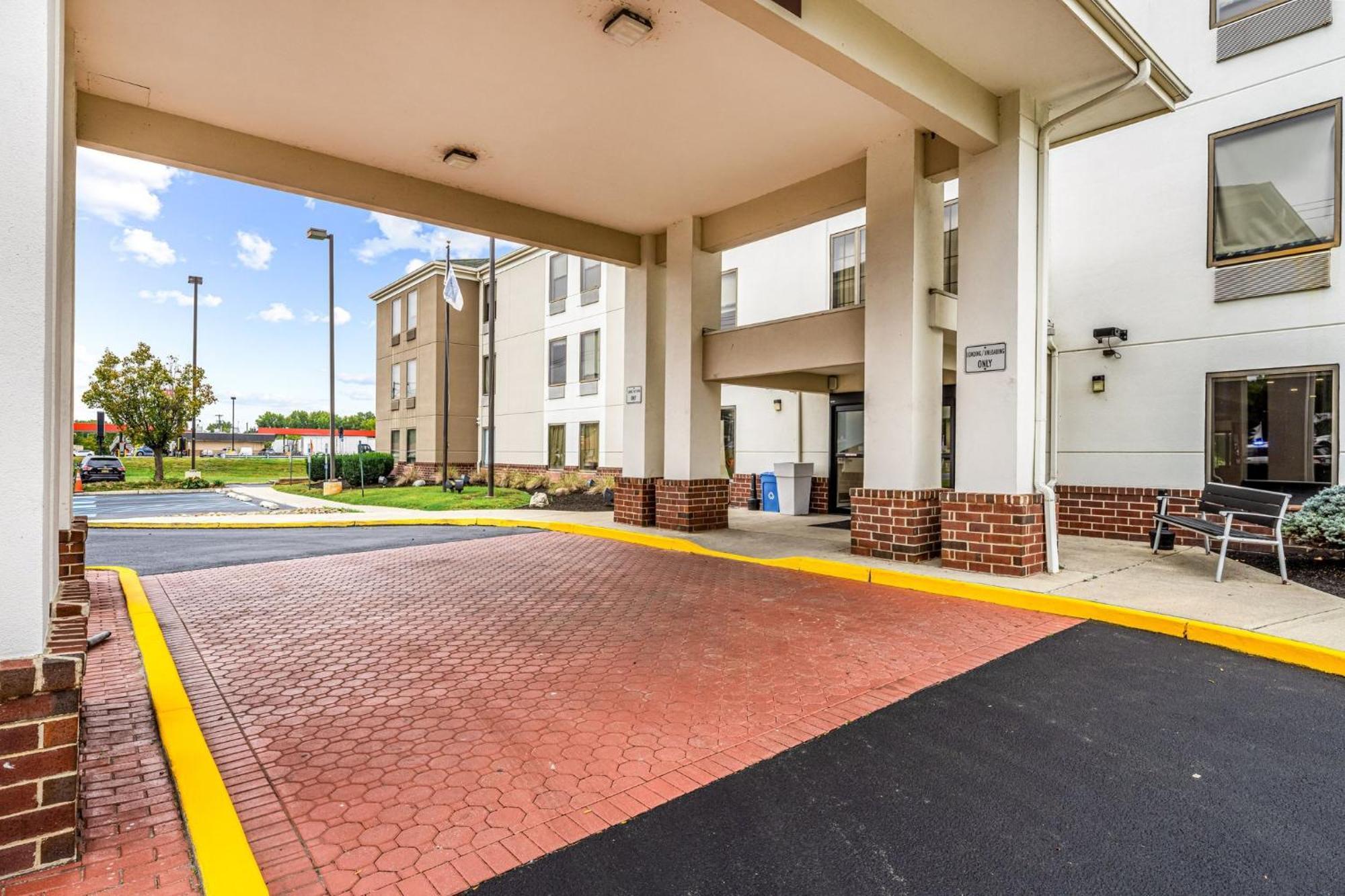 Holiday Inn Express & Suites Carneys Point - Pennsville By Ihg Экстерьер фото