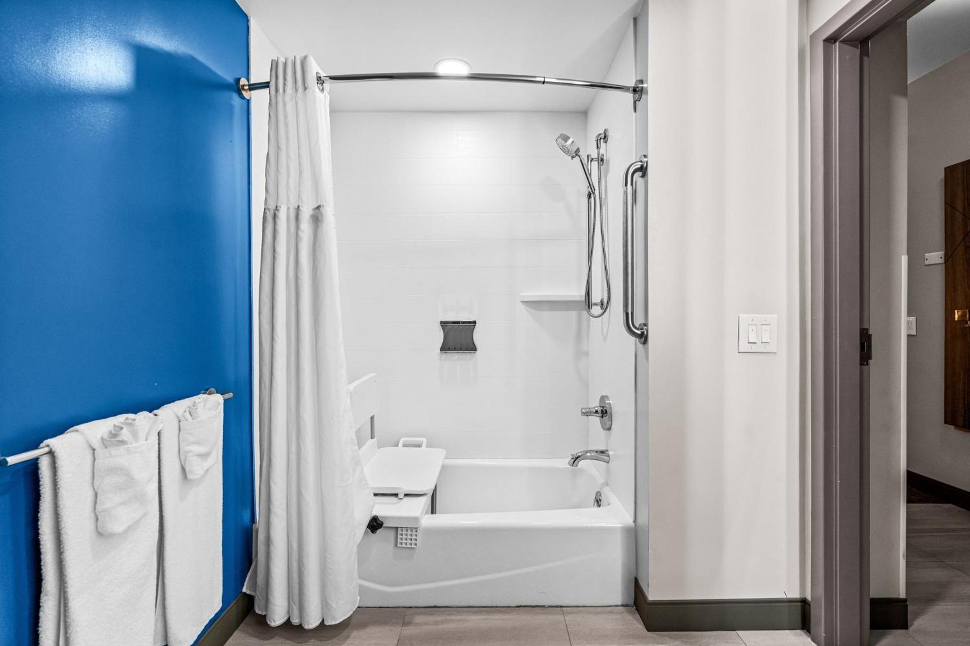 Holiday Inn Express & Suites Carneys Point - Pennsville By Ihg Экстерьер фото
