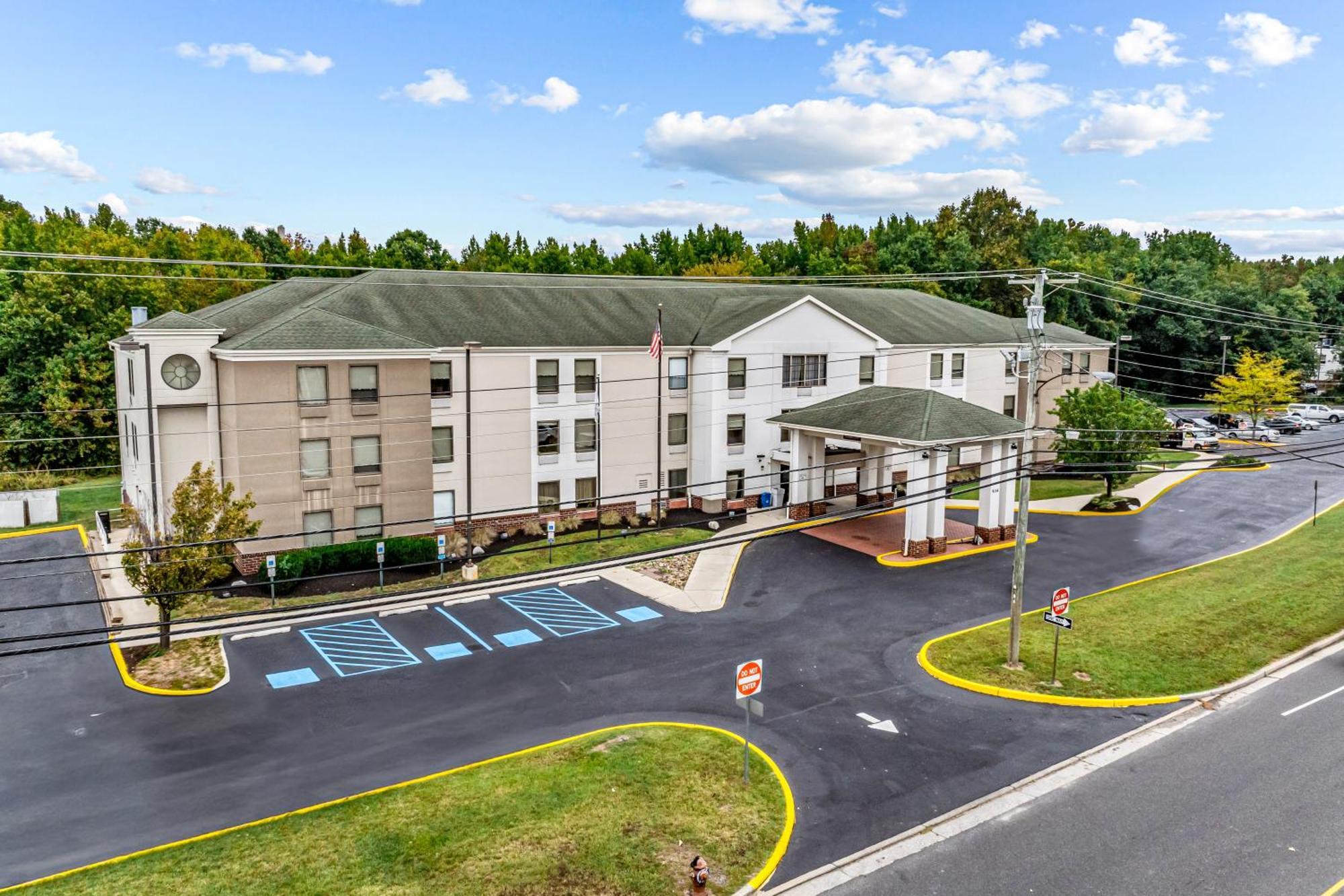 Holiday Inn Express & Suites Carneys Point - Pennsville By Ihg Экстерьер фото