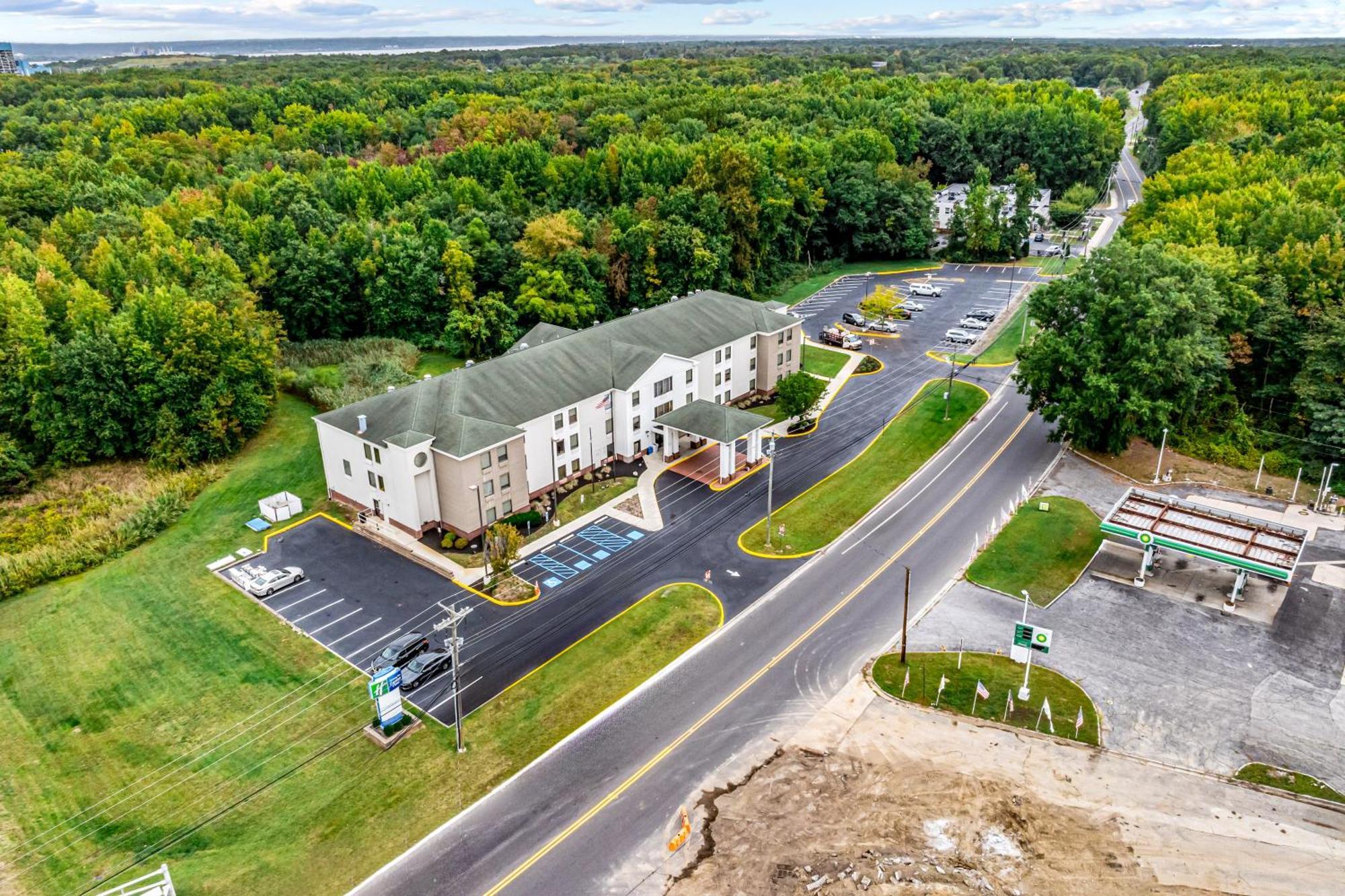 Holiday Inn Express & Suites Carneys Point - Pennsville By Ihg Экстерьер фото