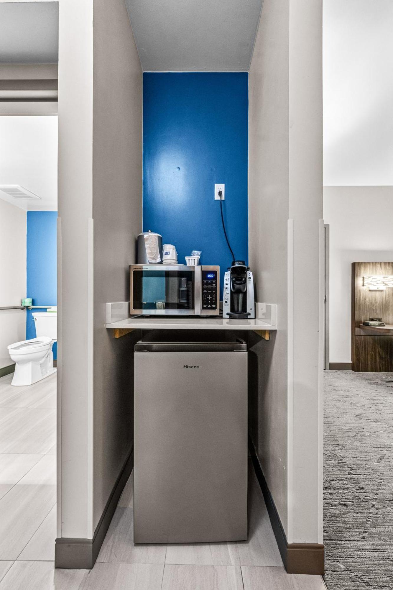 Holiday Inn Express & Suites Carneys Point - Pennsville By Ihg Экстерьер фото