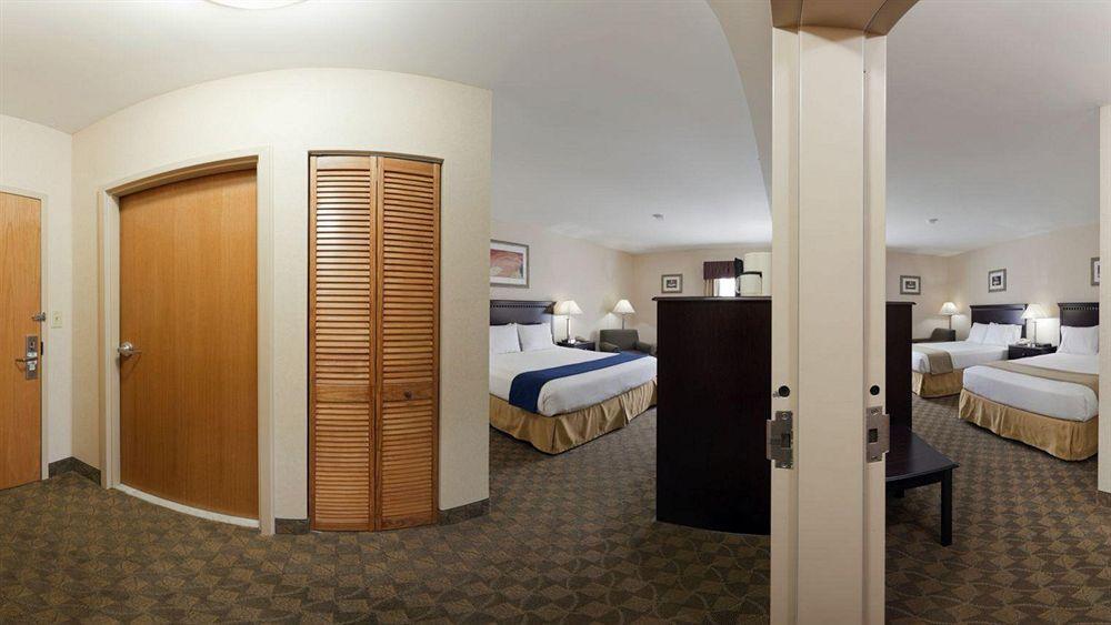Holiday Inn Express & Suites Carneys Point - Pennsville By Ihg Экстерьер фото